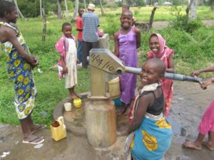 Children collecting water in Kenya