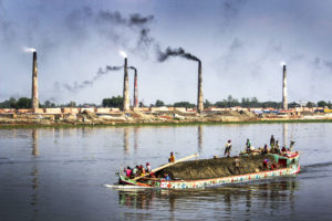Boat carrying sand along the Turage river, Dhaka; Credit: Alice Chautard/REACH
