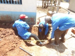 Fundifix staff fixing a pump; Photo credit: Cliff Nyaga/Oxford University