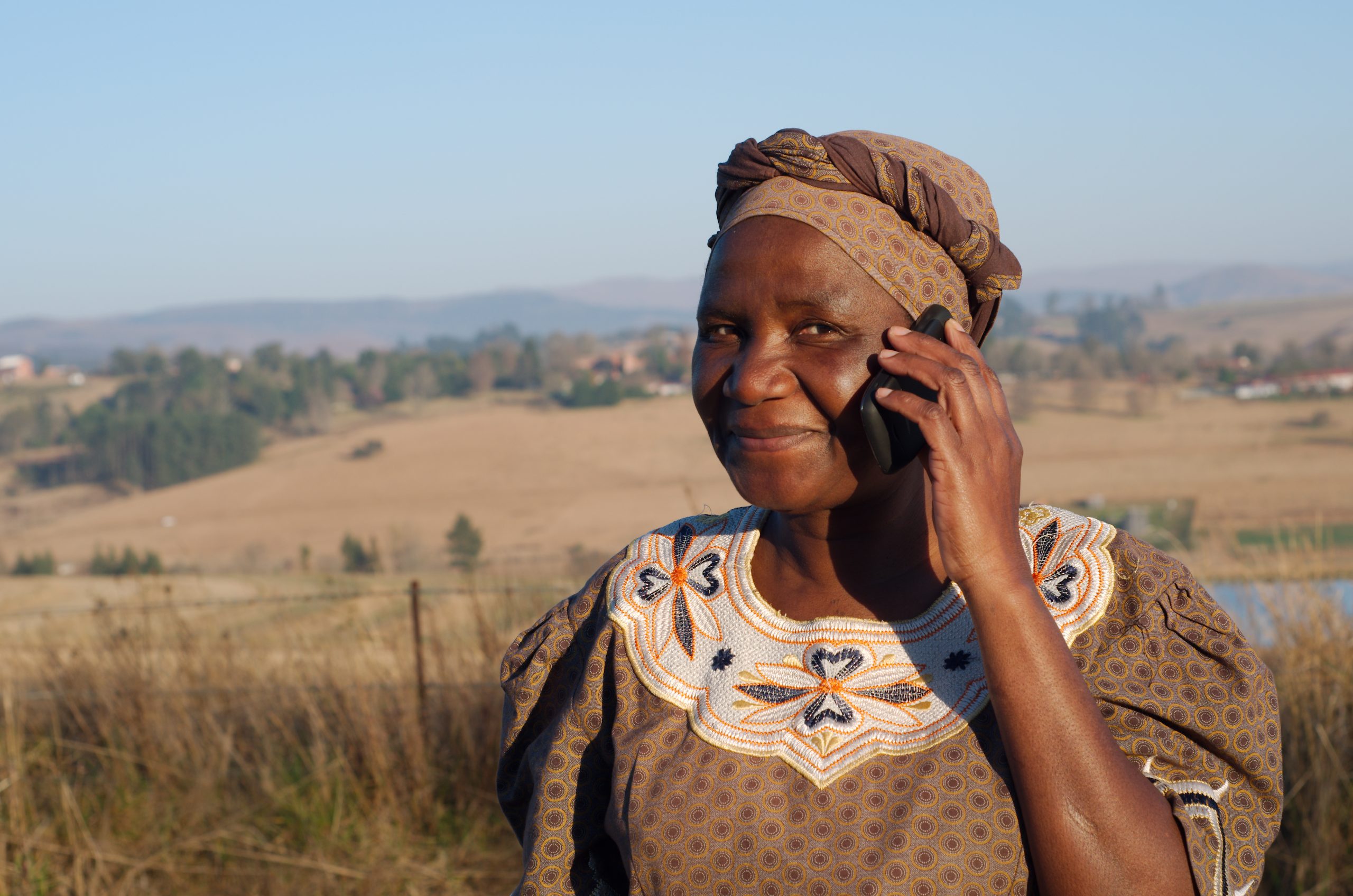 Woman on mobile phone © Photo Africa / Shutterstock